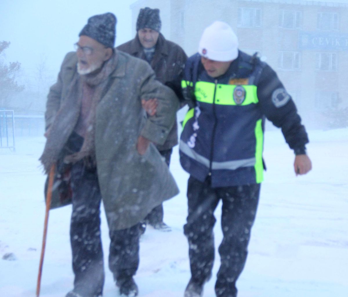 Kar ve Tipi Doğu'da 1047 Köy Yolunu Ulaşıma Kapattı