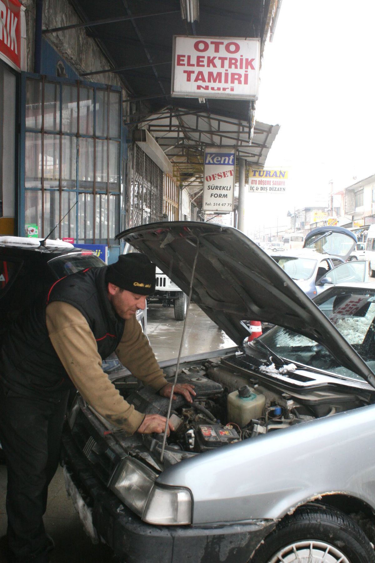 Kar Yağışı Tamircilerin Yüzünü Güldürdü