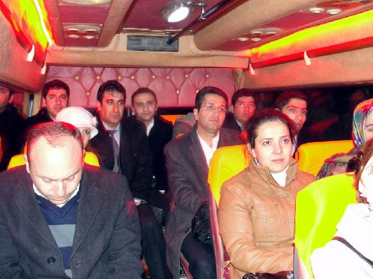 Karda Mahsur Kalan 14 Öğretmen, Baraj Tünelinden Geçirilerek Kurtarıldı
