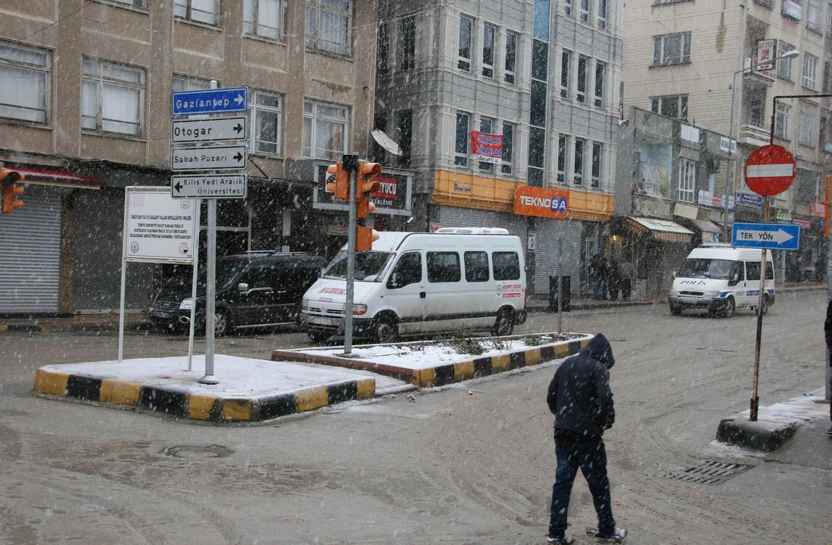 Kilis Güne Karla Uyandı