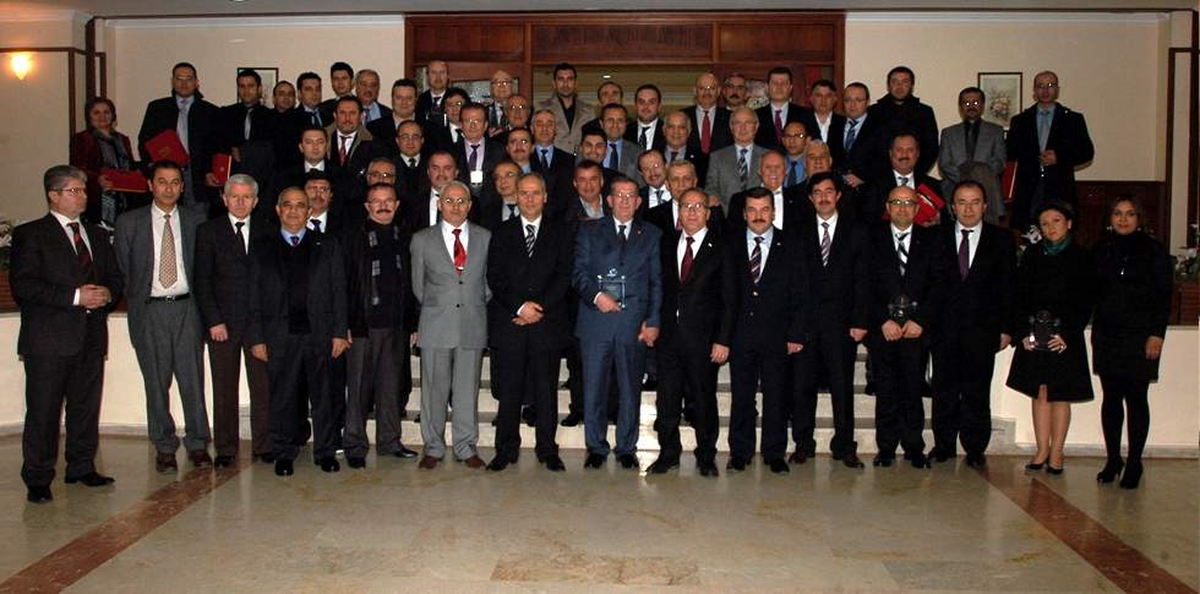 Kızılay'a Nakdi Yardımda Bulunanlara Plaket