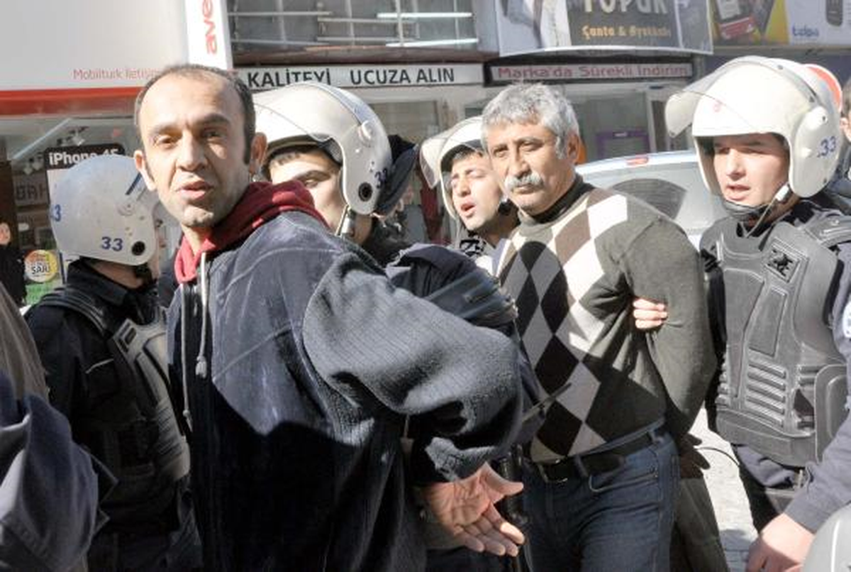 Mersin\'de Kck Protestosunda 35 Kişi Gözaltına Alındı