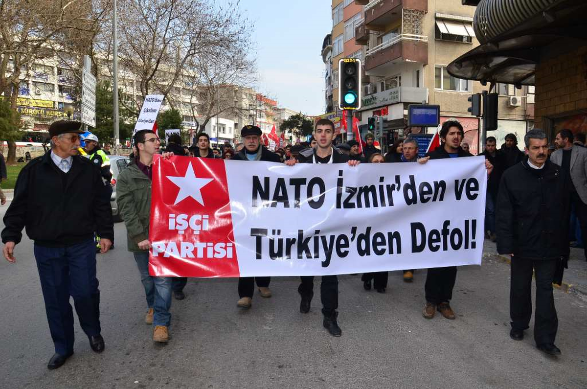 NATO Önünde Protesto