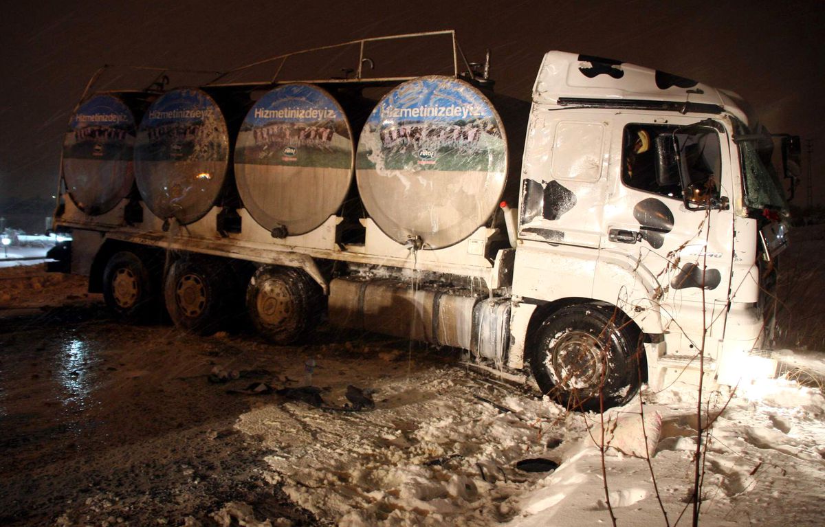Nevşehir-Aksaray Karayolunda Süt Kamyonu Devrildi