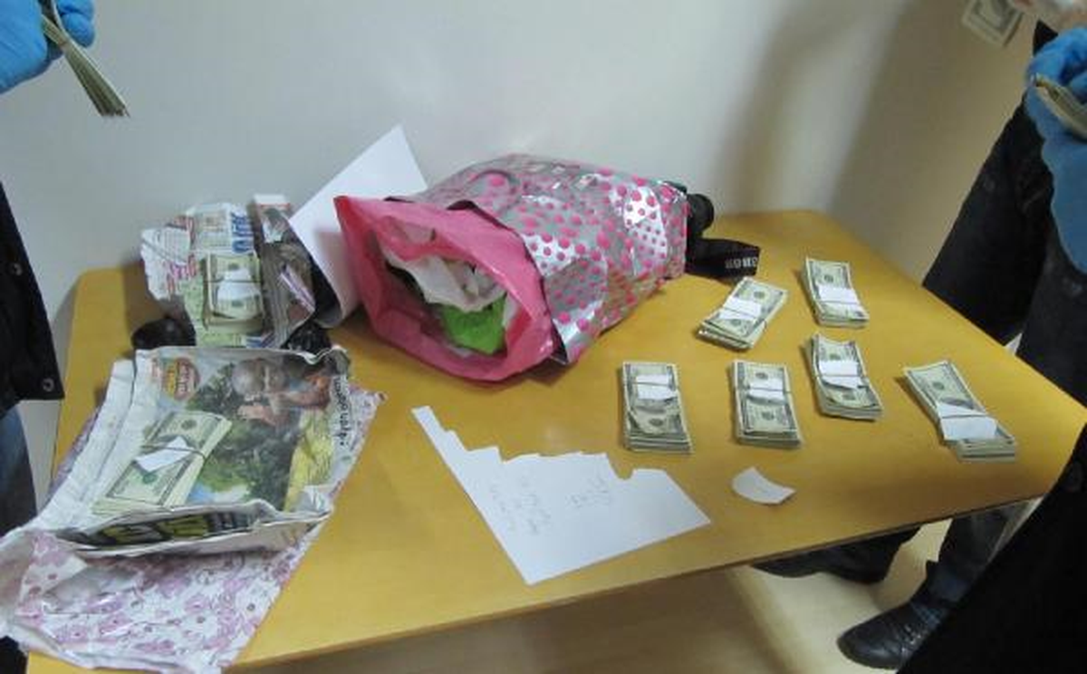Polis Kovalamacasında Otomobilden Atılan Poşetten 108 Bin Sahte Dolar Çıktı