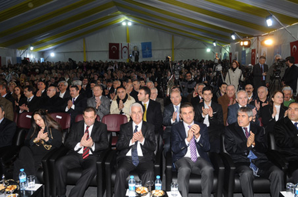 Rauf Denktaş\'ın Adı, Kültür Merkezi\'ne Verildi