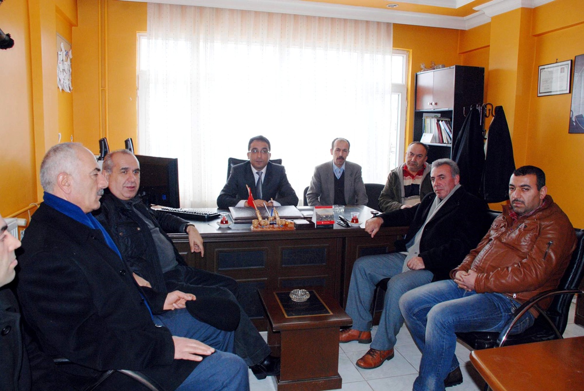 Sedat Sel, MHP İlçe Başkanlığı\'nı Ziyaret Etti