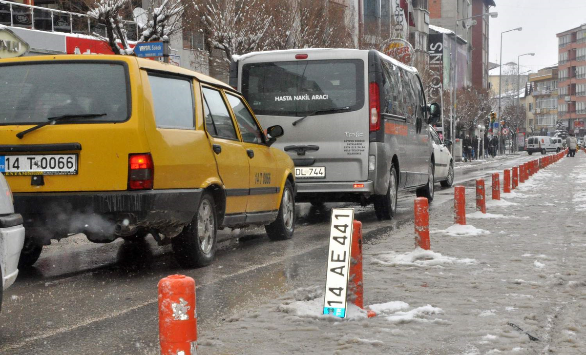 Sokak Ortasında Şaşırtan Plaka