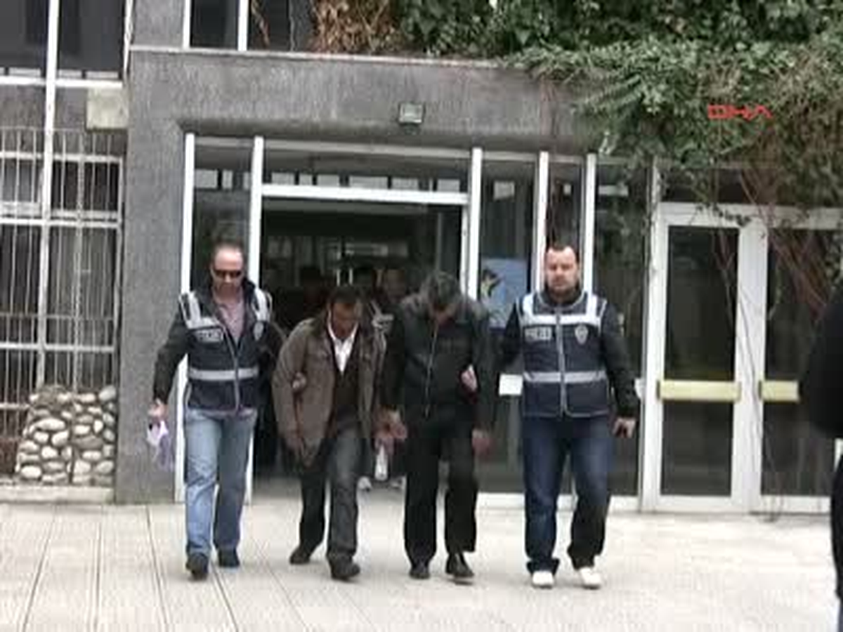 Sözde Cinlerine Adam Dövdürtmüş
