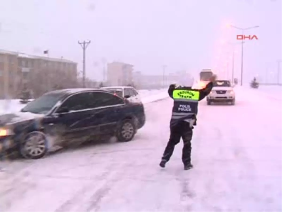 Tipide Kalan Dedeyi Polisler Kurtardı