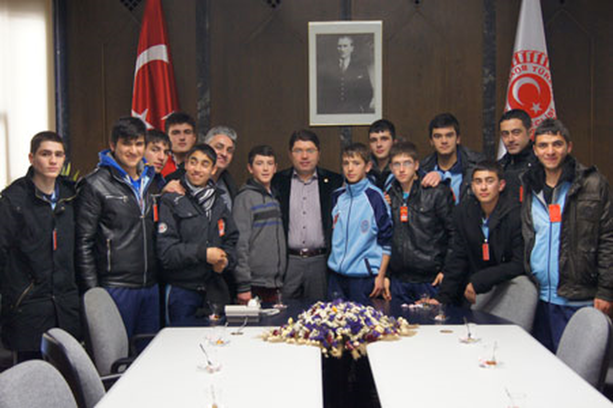 Tunç Sporcularla Birlikte