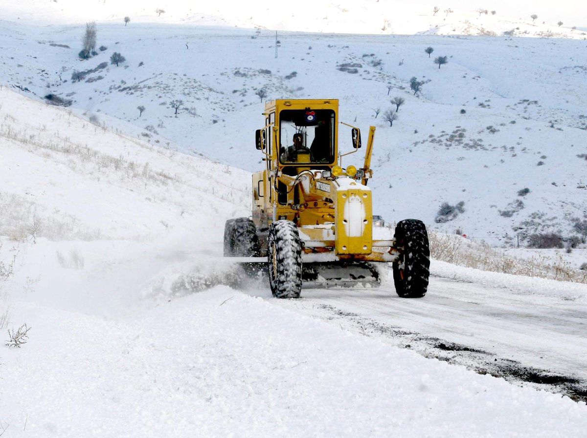 Yozgat\'ta 556 Köy Yolu Ulaşıma Kapandı