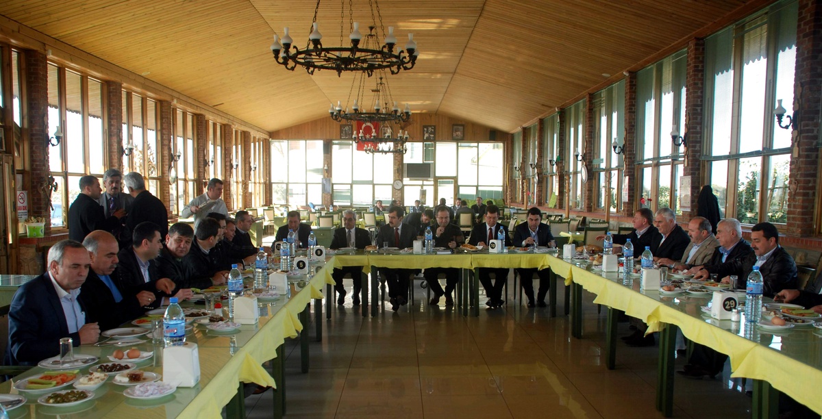 AK Parti 'Büyükşehiri'masayayatırdı