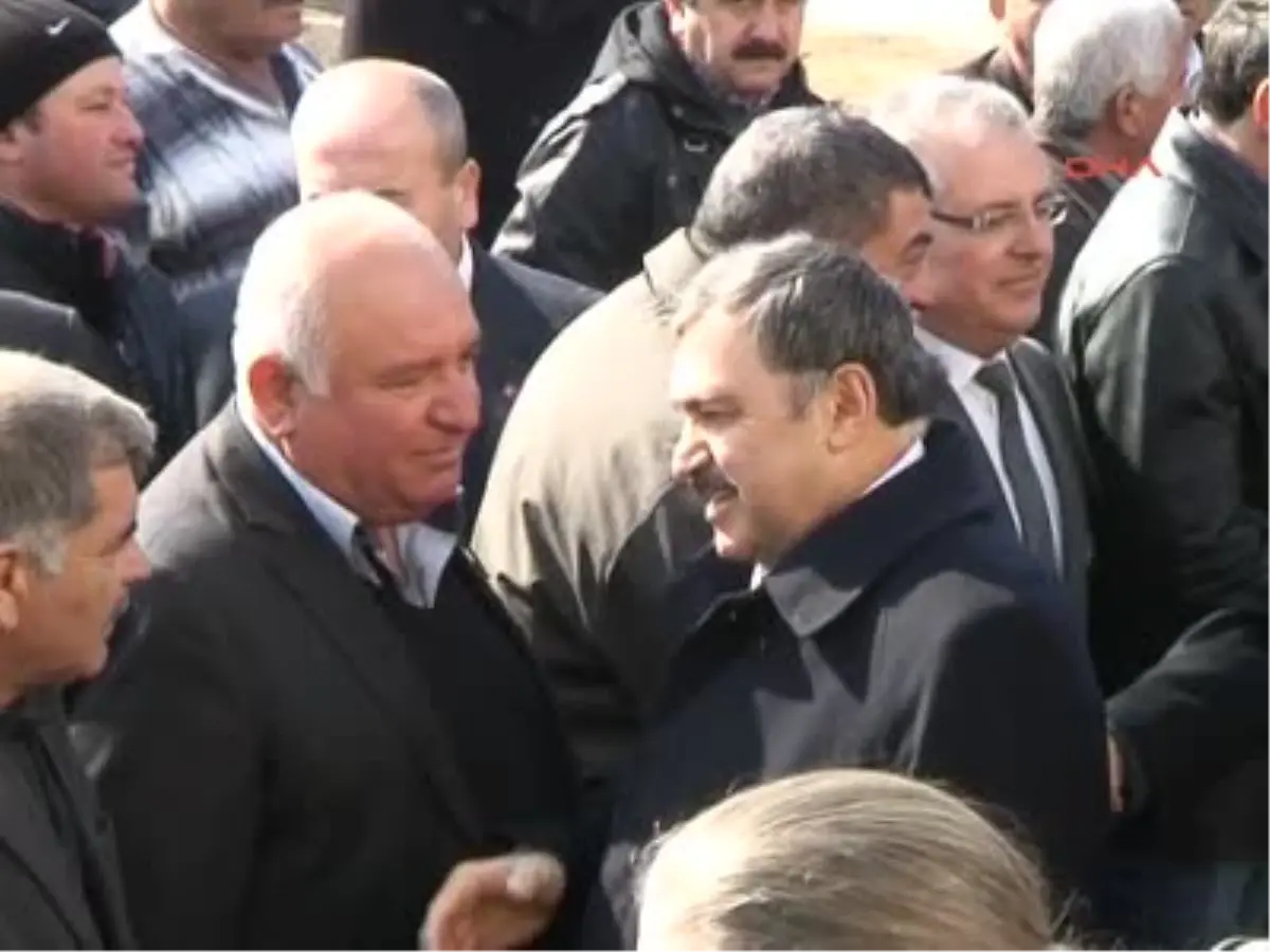 Bakan Eroğlu: CHP Gelsin Kongre Görsün