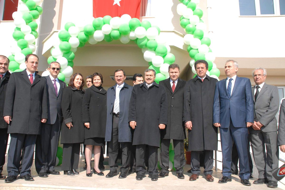 Bakan Eroğlu'dan CHP'ye Kongreli Gönderme