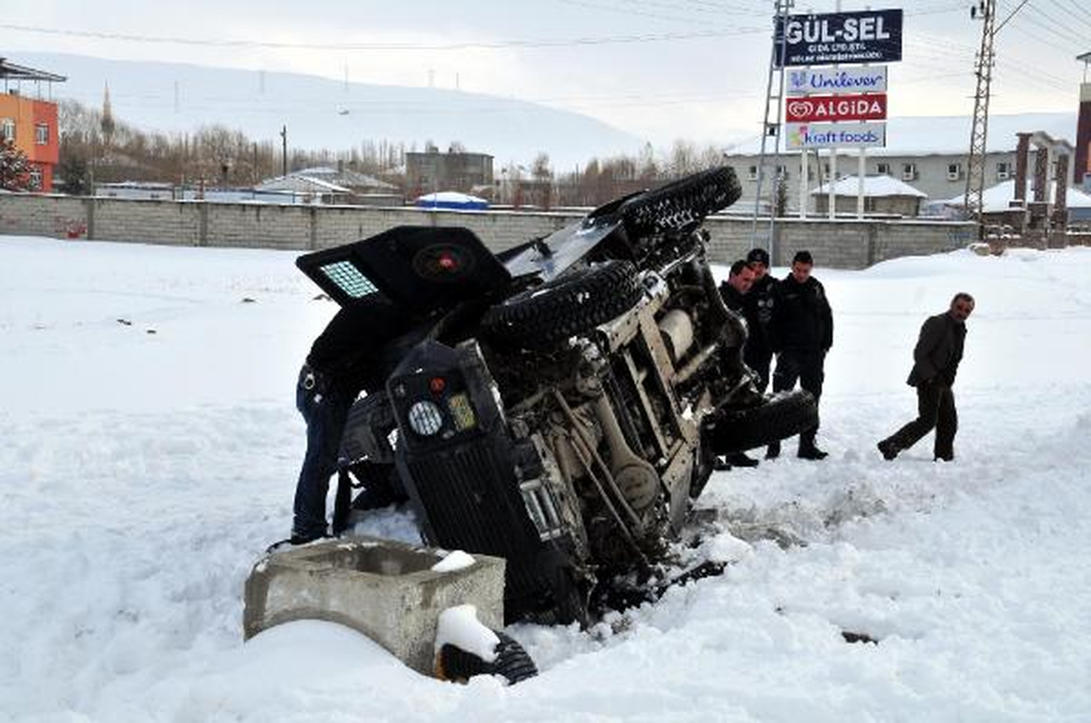 Bakan Konvoyunda Kaza: 3 Polis Yaralı