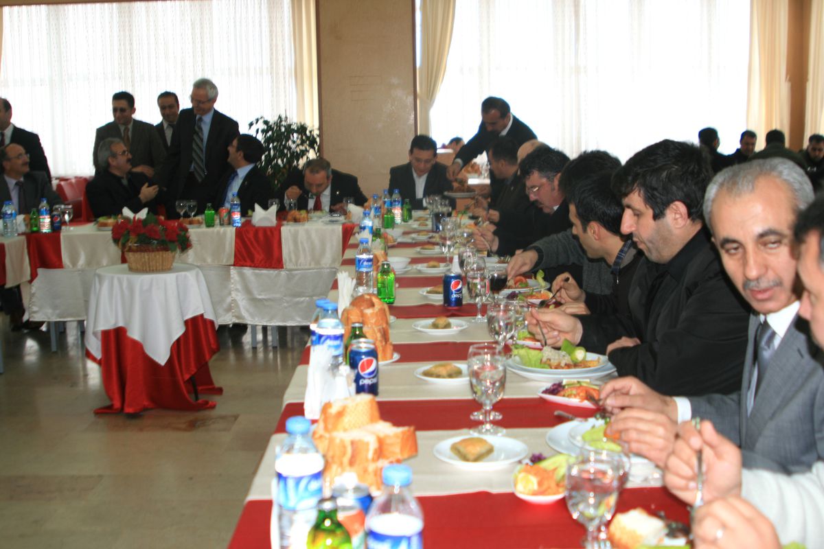 Bakan Yılmaz Van\'dan Ayrıldı