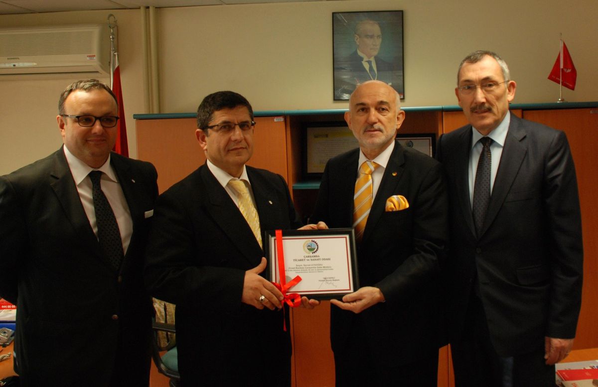 Başkan Kefeli\'den Banka Müdürü Aydemir\'e Plaket