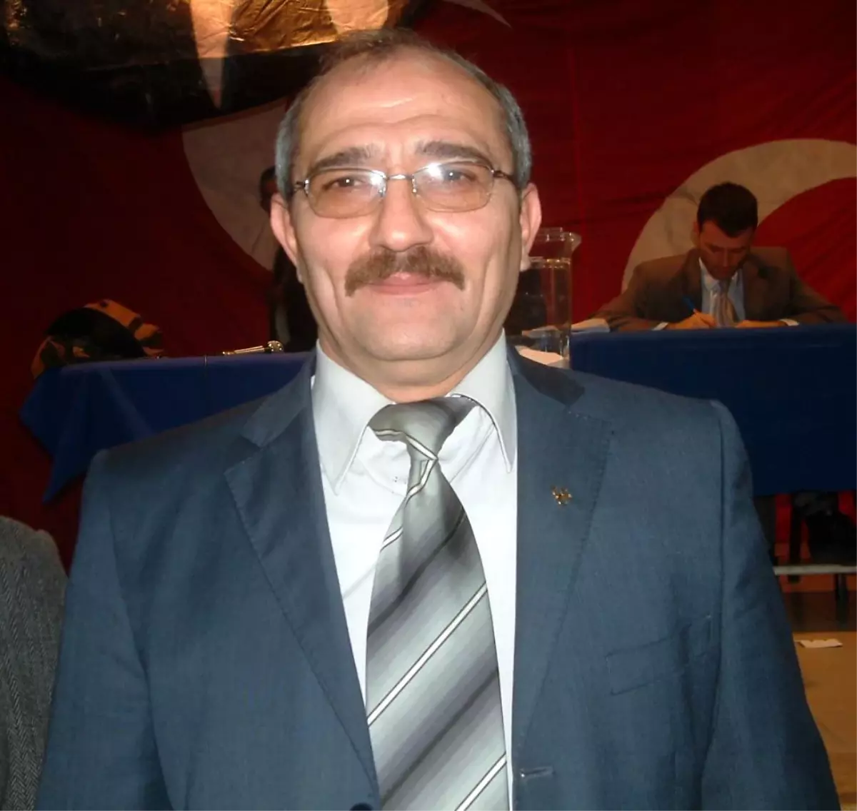 Burhaniye MHP'de Ali Kumseli Başkan Oldu