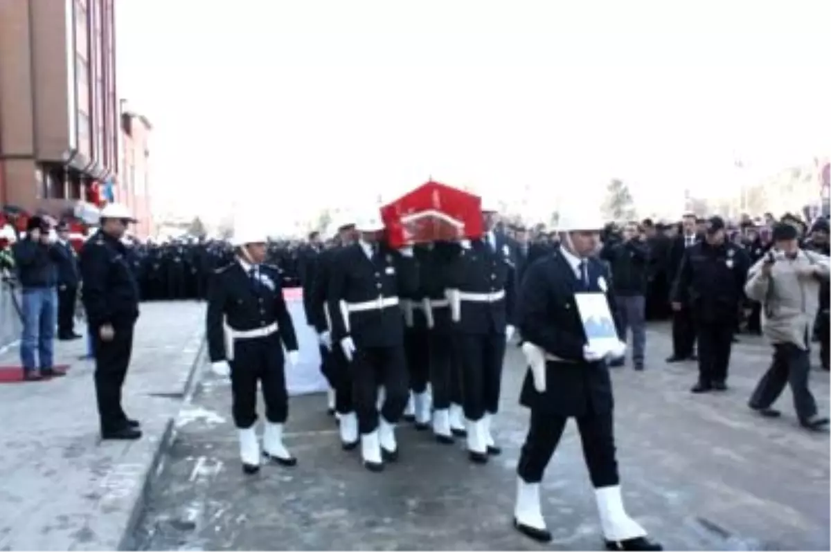 Görev Şehidi Trafik Polisi Toprağa Verildi