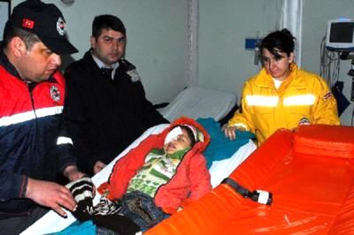 Gözüne Maşa Battı Ambulans Helikopterle Taşındı