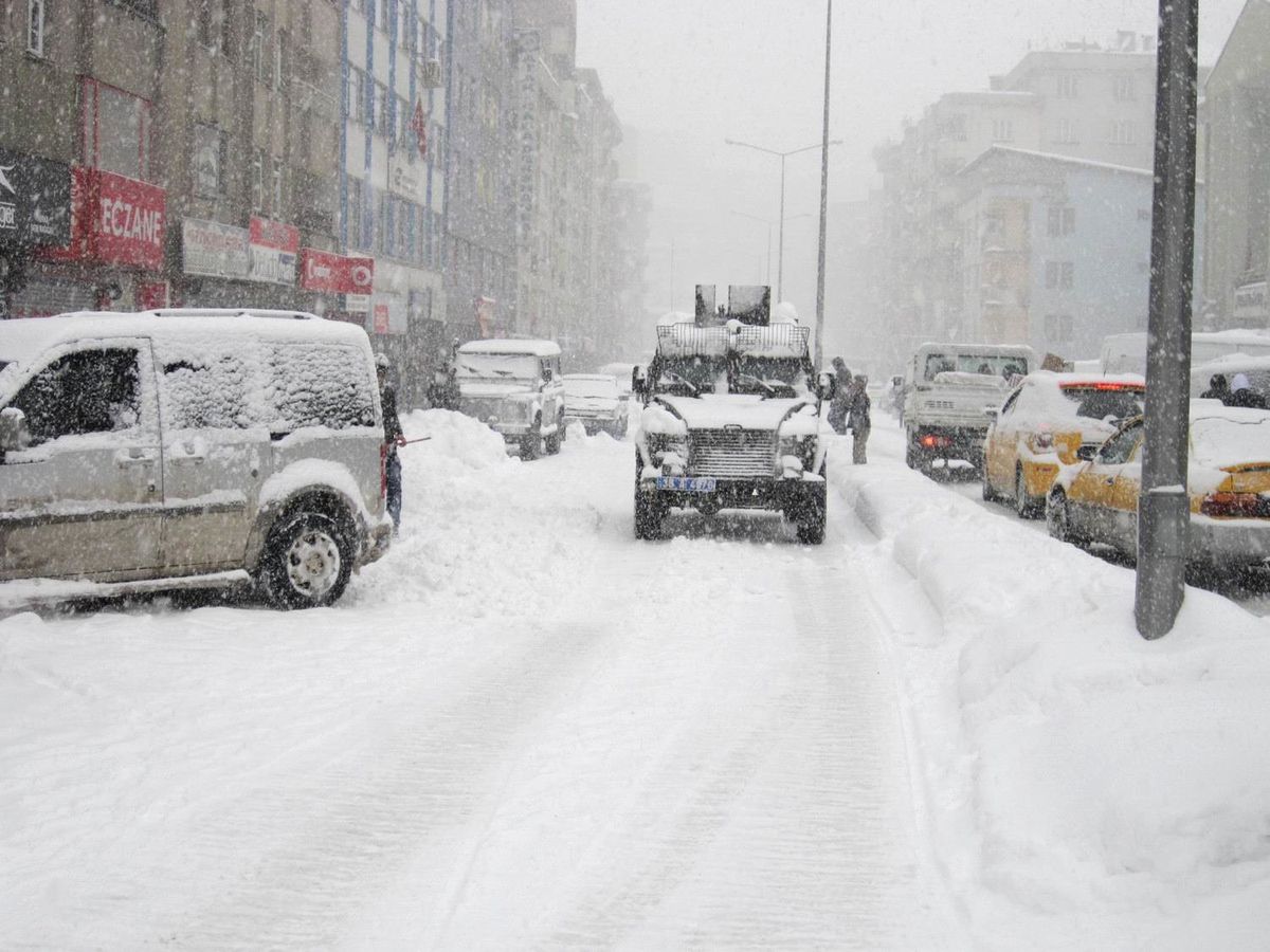 Hakkari Kar Esareti Altında