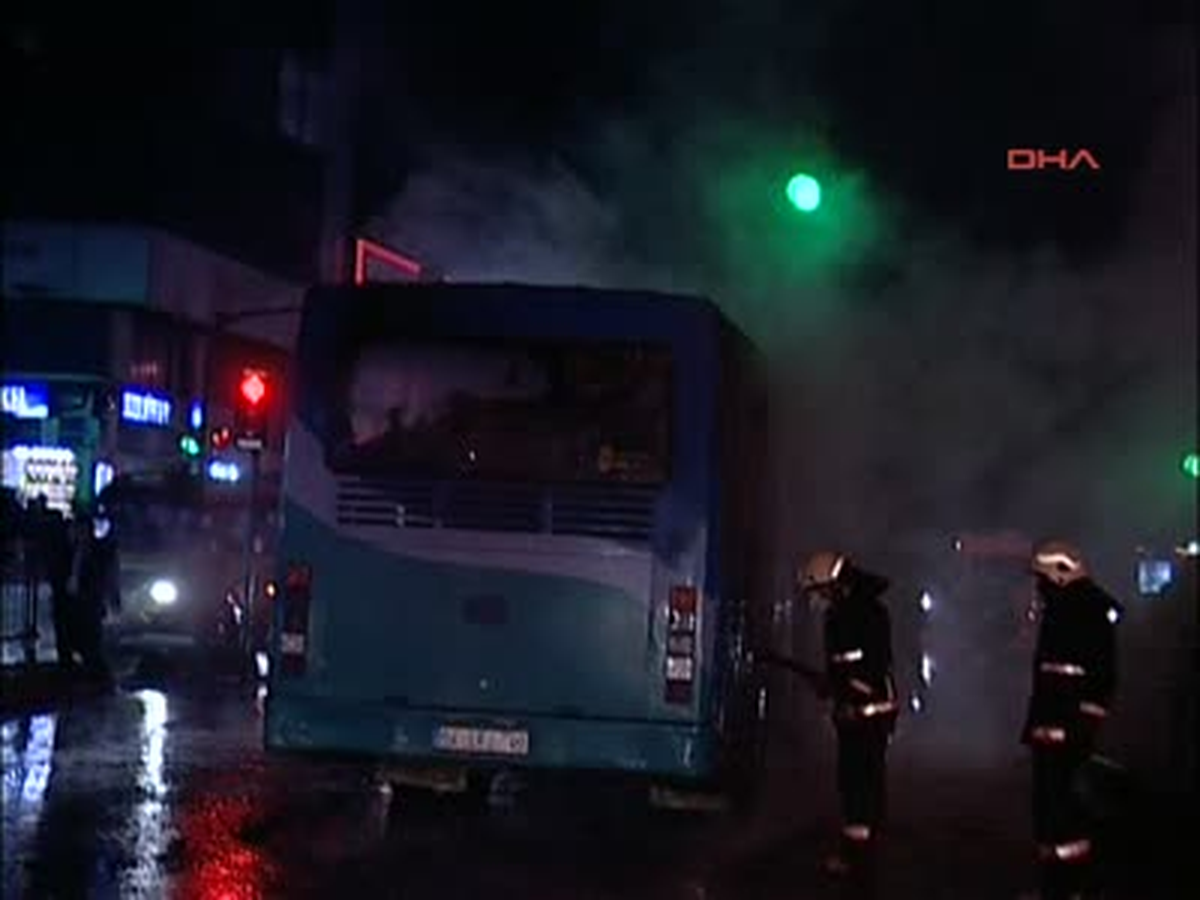 Halk Otobüsünü Molotof Kokteyli Atarak Yaktılar
