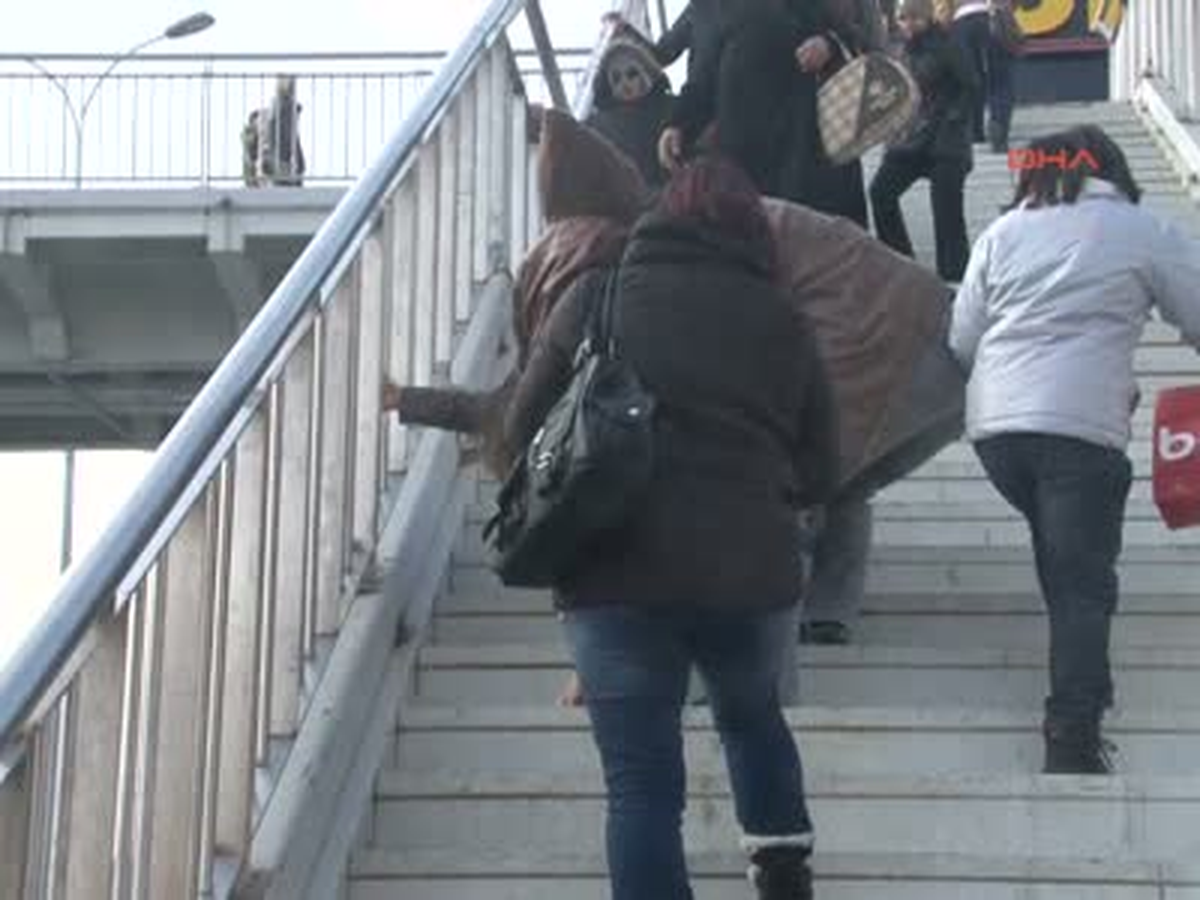 İnşaat Halindeki Üst Geçitte Yaşananlar