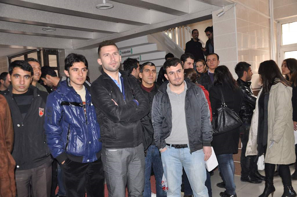 İşsiz Gençler Katiplik Sınavına Akın Etti
