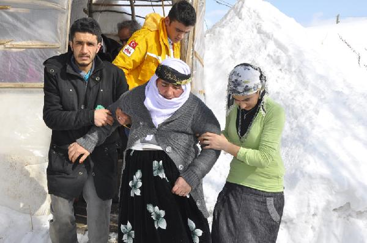 Köyde Sobadan Zehirlenen Kadına, Ekipler Güçlükle Ulaştı