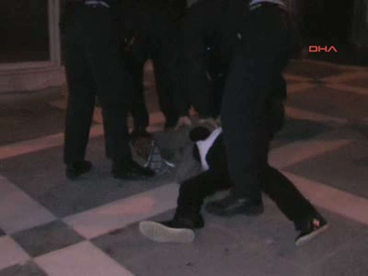 Şanlıurfa\'da Yan Baktın Kavgası; 1 Yaralı