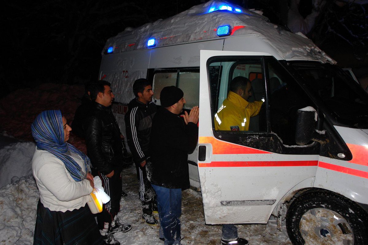 Şemdinli\'de Hasta Kurtarma Operasyonları