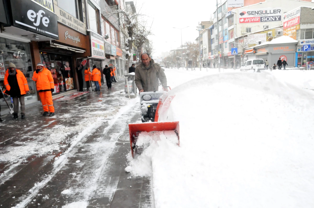 Van Belediyesi\'nden Kar Temizleme Seferberliği