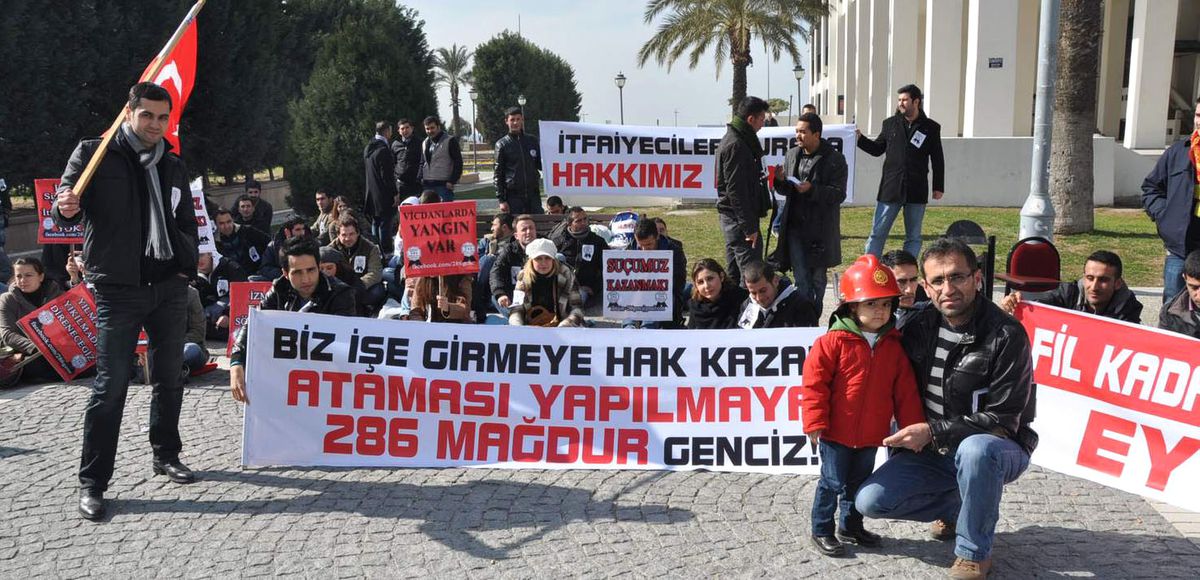 Atanamayan İtfaiyecilerden Oturma Eylemi