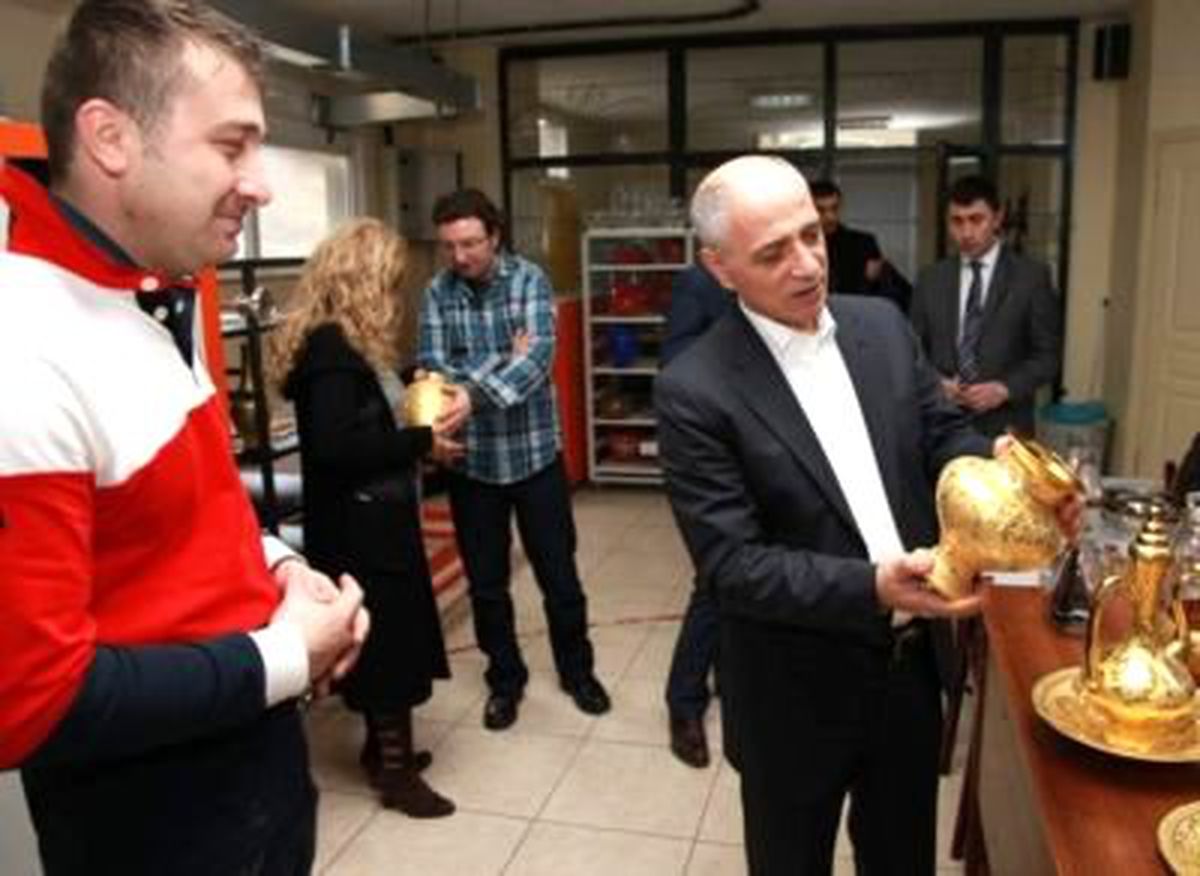 Başkan Akbaş, Cam Atölyesini Ziyaret Etti