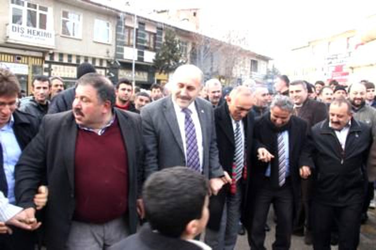 Başkan Polat, Asker Uğurlamasında Halay Çekti