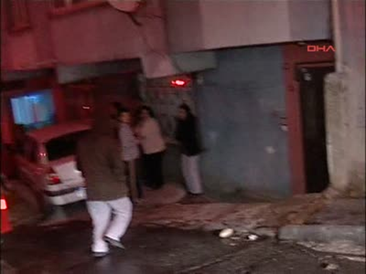 Beyoğlu\'nda Yangın Paniği