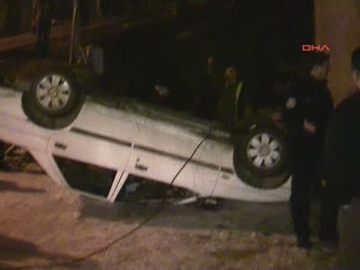 Buzlanma Nedeniyle Kayan Otomobiliyle 7 Metre Yükseklikten Aşağı Düştü
