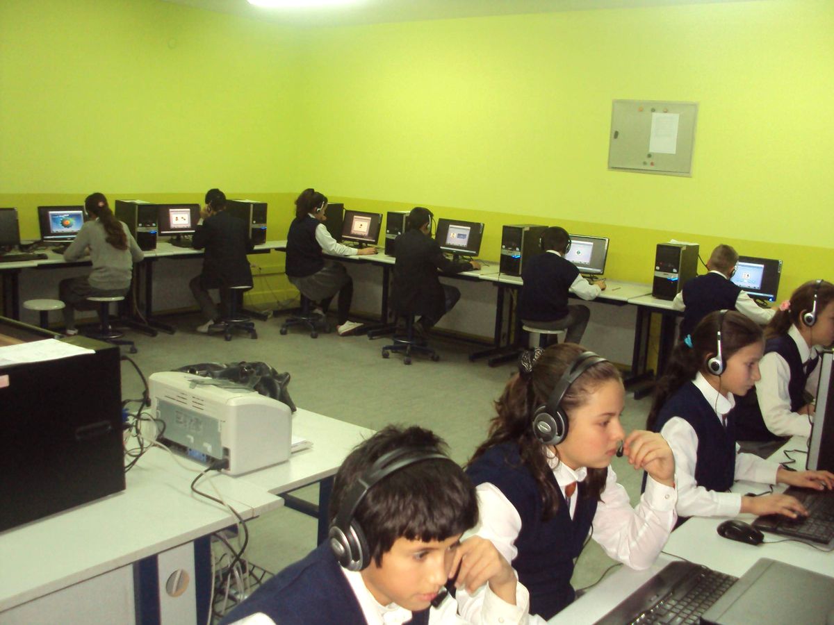 Dyned\'de "Ağlı" Liderliğe Yükseldi