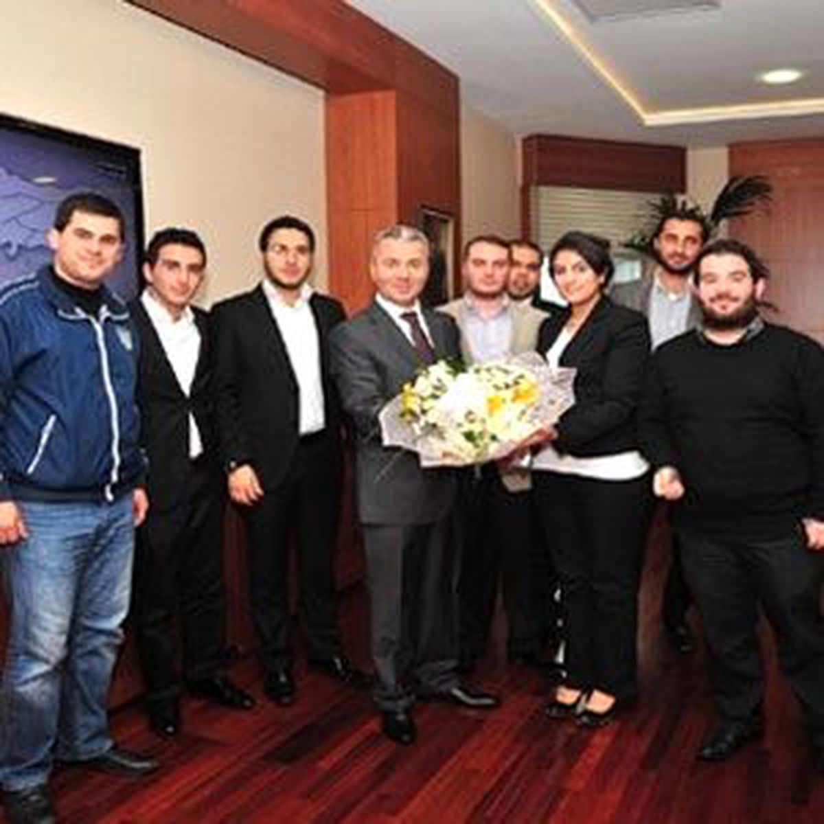 Gençlerden Başkan Uzun\'a Teşekkür