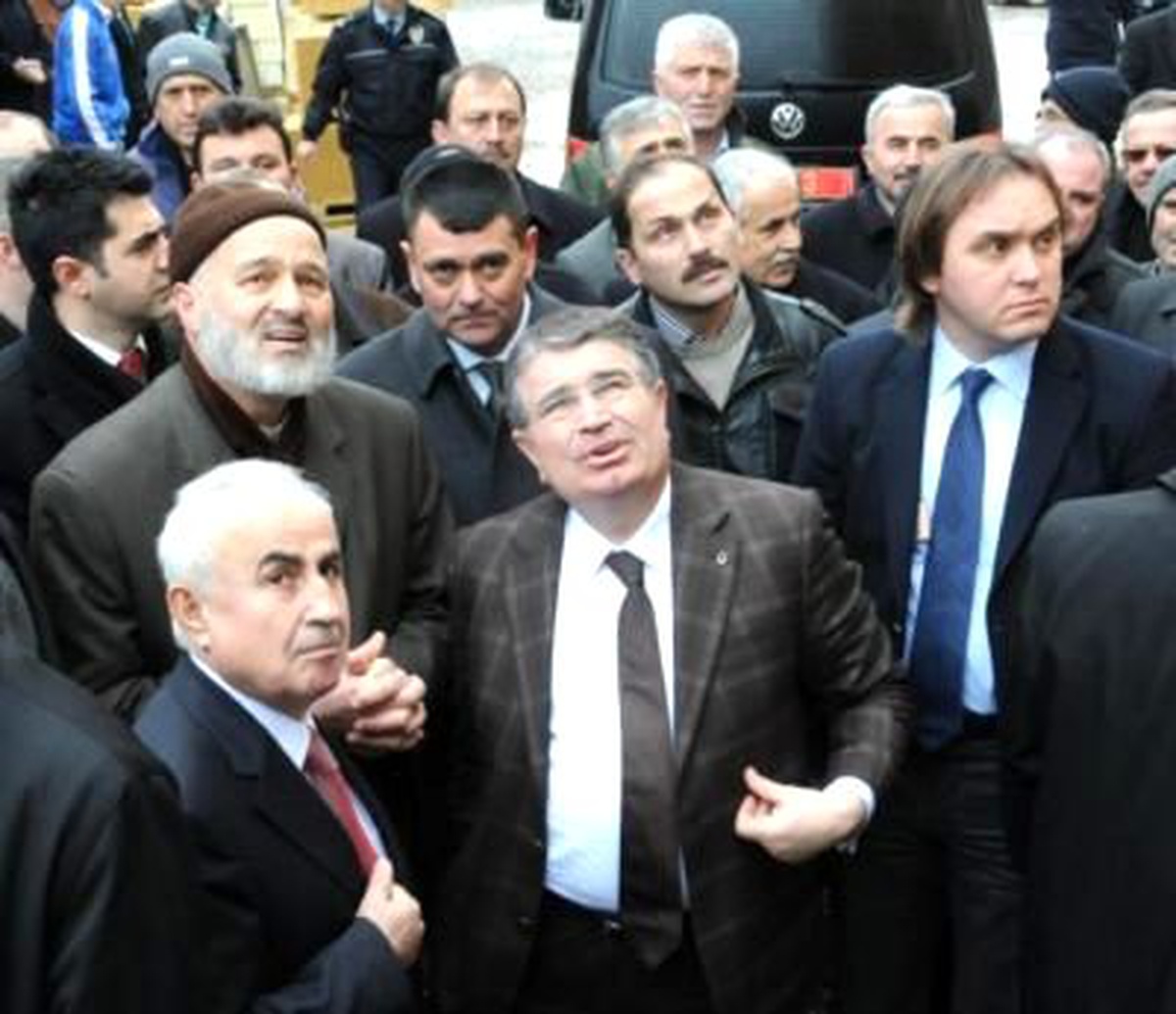 İçişleri Bakanı Şahin: Havaalanının Adına Takılmayalım