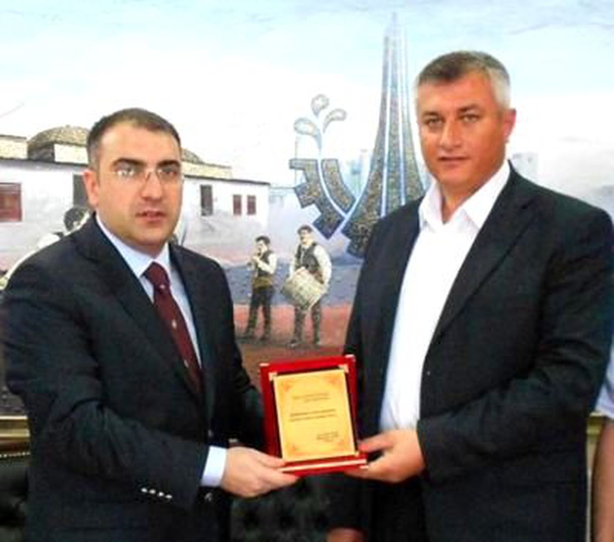 Ilıca İdmanocağıspor\'dan Başkan Cengiz\'e Plaket
