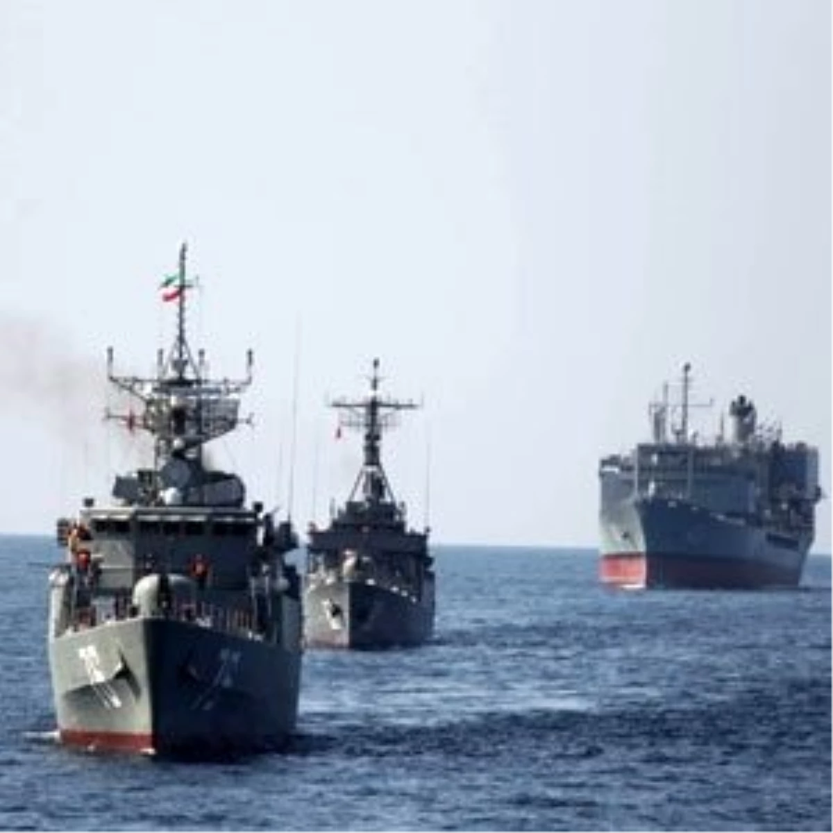 İran Savaş Gemileri Suriye Limanında
