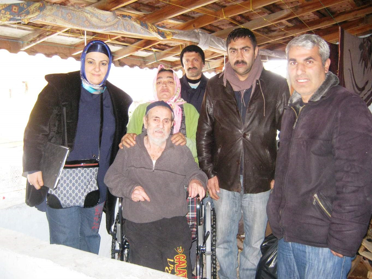İzmit Belediyesi İhtiyaç Sahibi Aileleri Yalnız Bırakmıyor