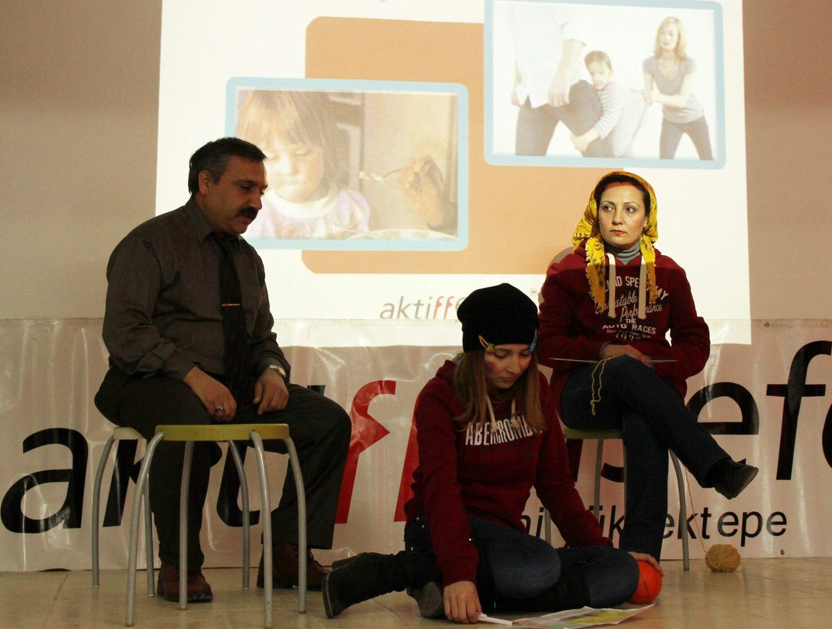 Kula\'da Öğrenci Velilerine Seminer