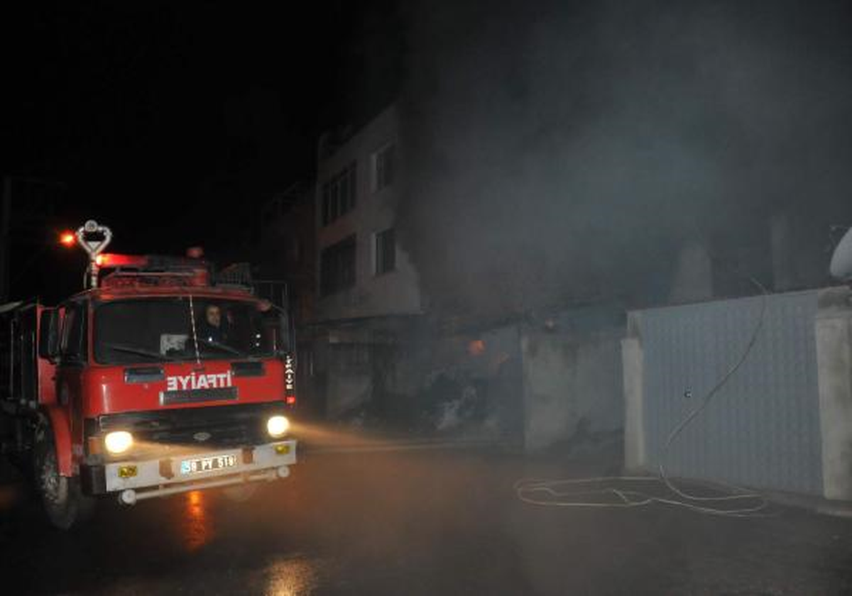 Kumaş Deposunda Korkutan Yangın