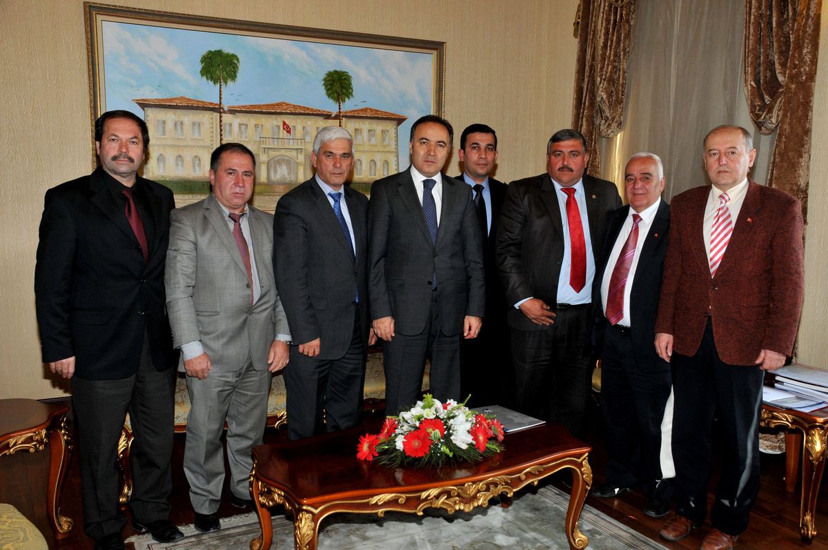 Muhtarlar Vali Altıparmak\'ı Ziyaret Etti