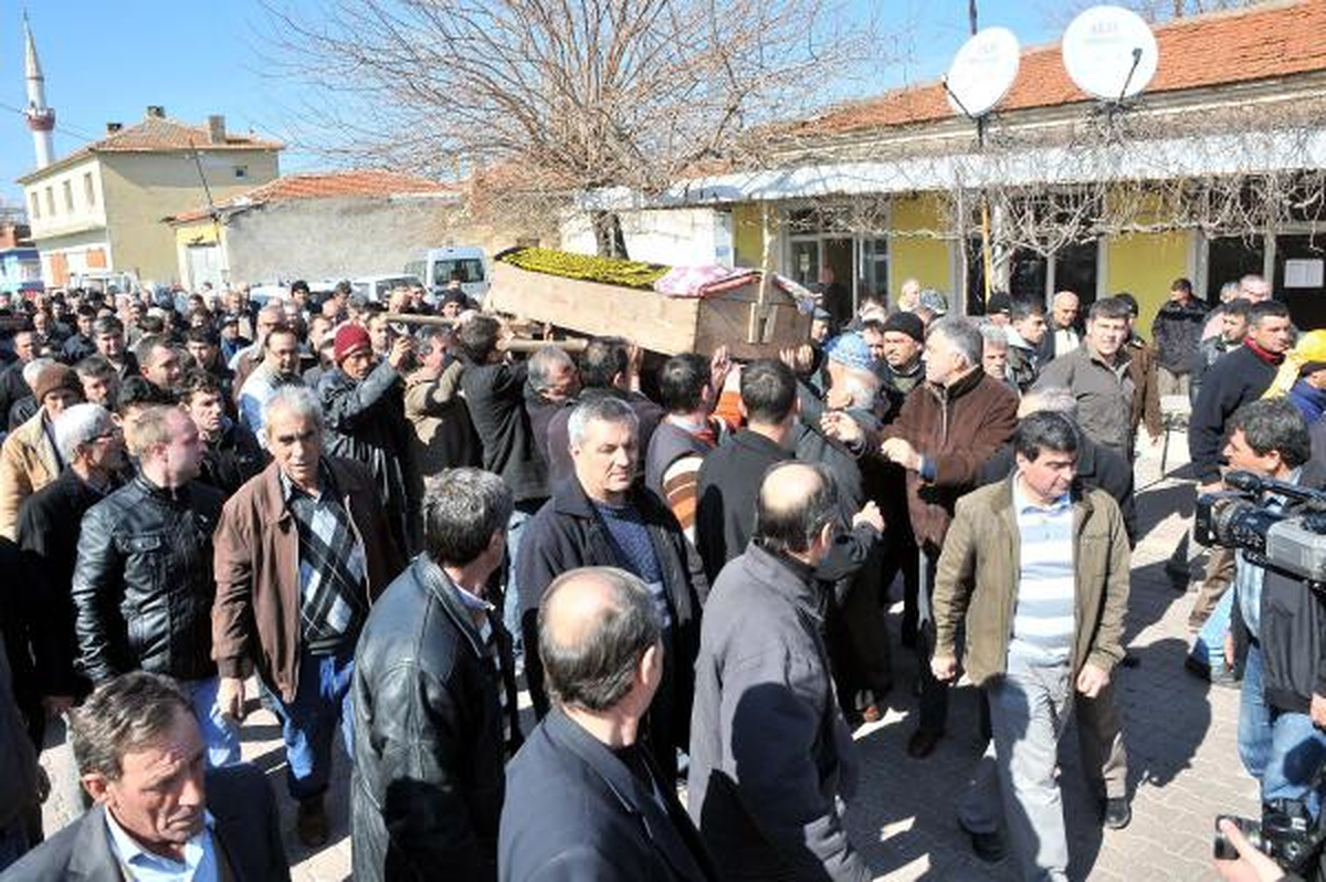 Öldürülen Çift, Ayrı Beldelerde Defnedildi