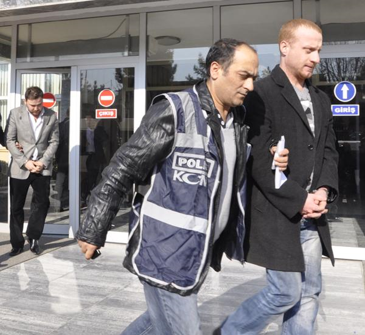 Otomobilin Torpidosunda 9 Ruhsatsız Tabanca
