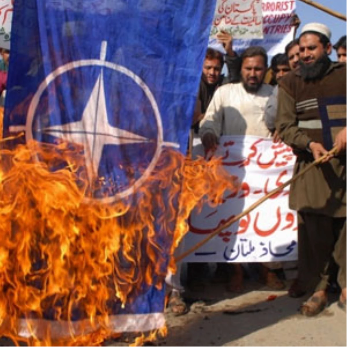Pakistan\'da NATO Karşıtı Gösteri Yapıldı